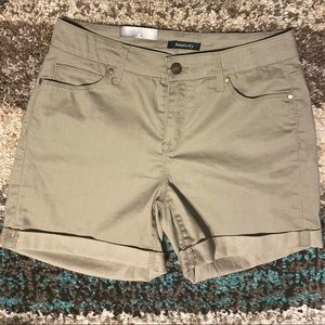 Women’s Rolled Cuff Shorts Size 10-NWT